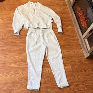 NWT Yogalicious Light Gray Jogger Set size M